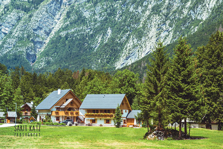 בקתות למרגלות הר בסלובניה