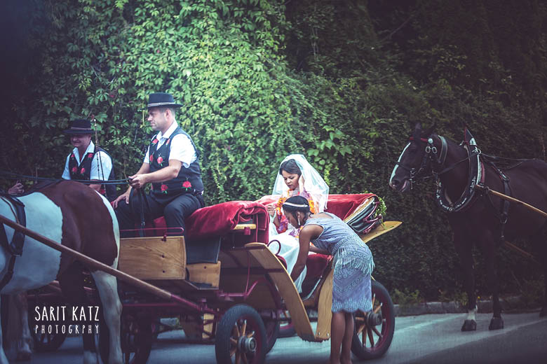 זוג מתחתן בכנסייה באגם בלד, סלובניה